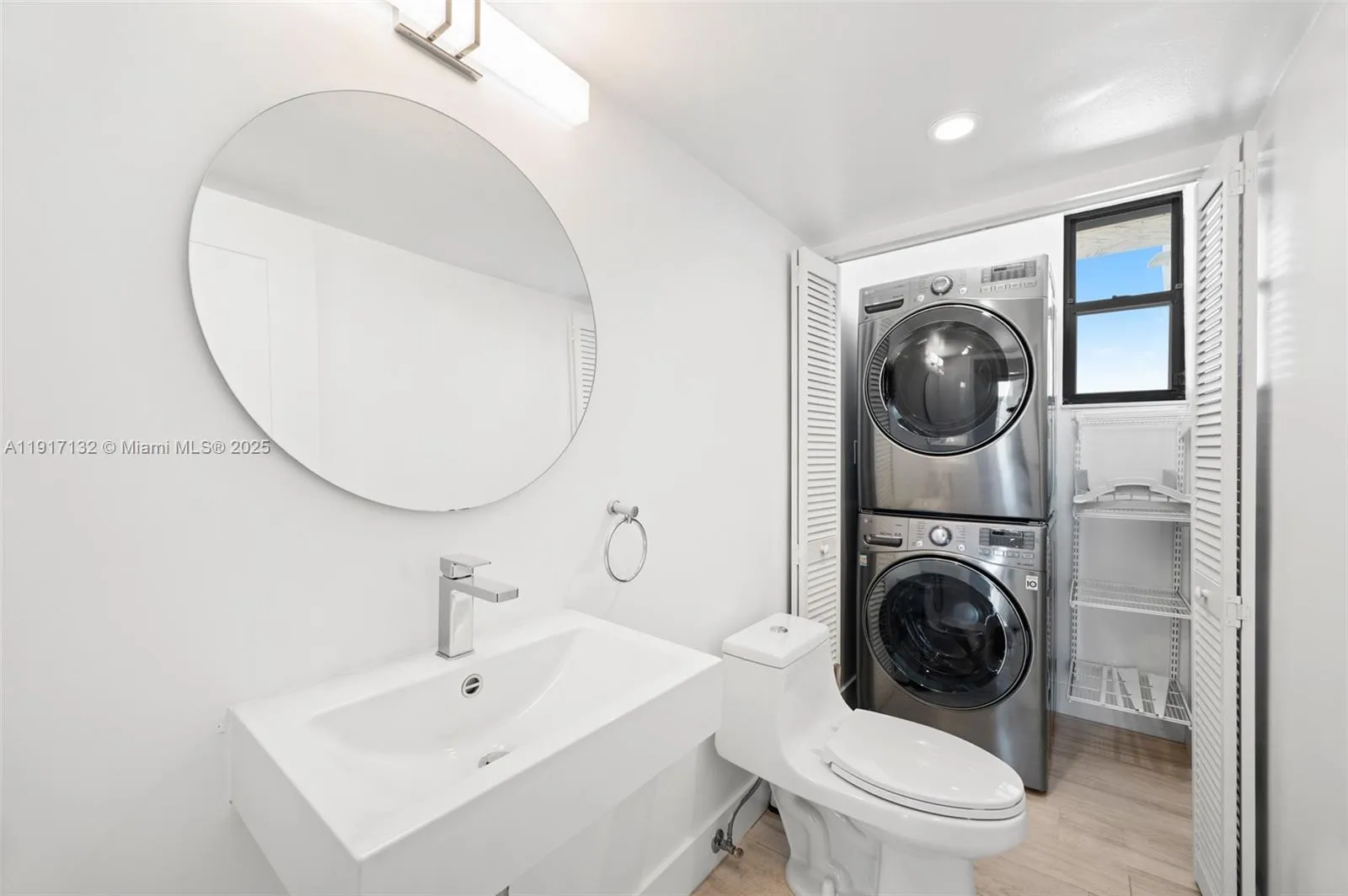 Coral Gables, Florida 33134, United States, 3 Bedrooms Bedrooms, ,4 BathroomsBathrooms,Residential,Active,246613