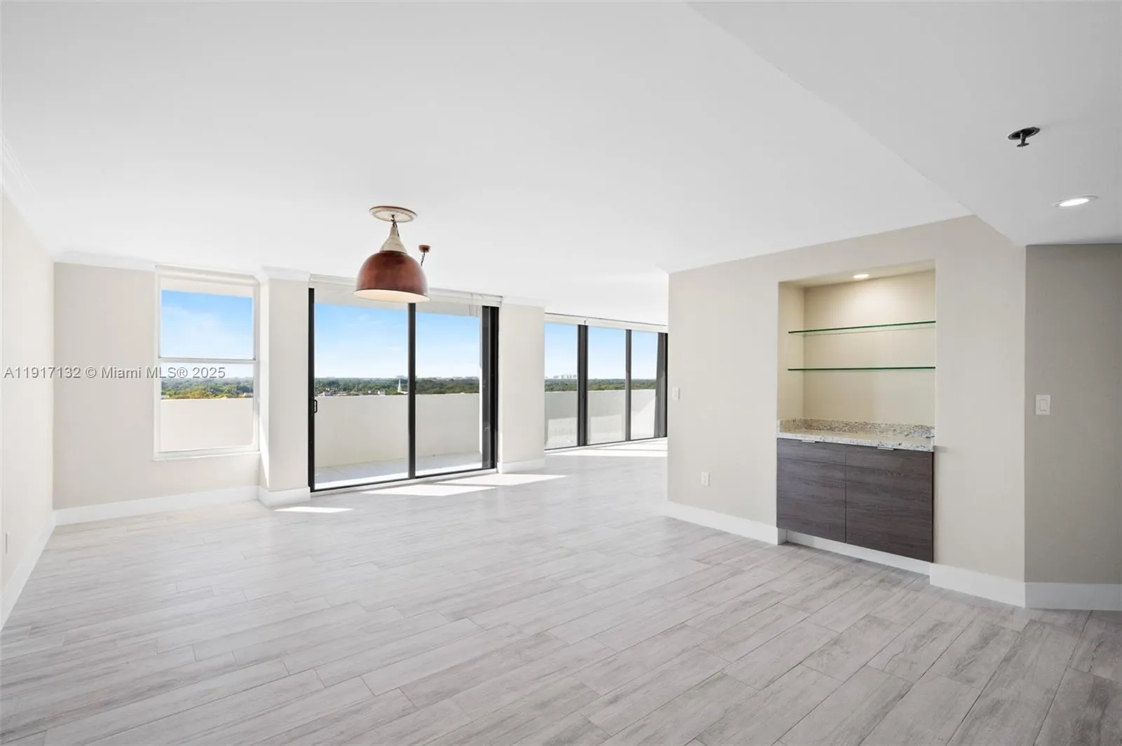 Coral Gables, Florida 33134, United States, 3 Bedrooms Bedrooms, ,4 BathroomsBathrooms,Residential,Active,246613