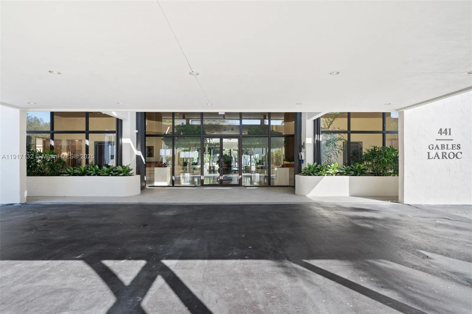 Coral Gables, Florida 33134, United States, 3 Bedrooms Bedrooms, ,4 BathroomsBathrooms,Residential,Active,246613