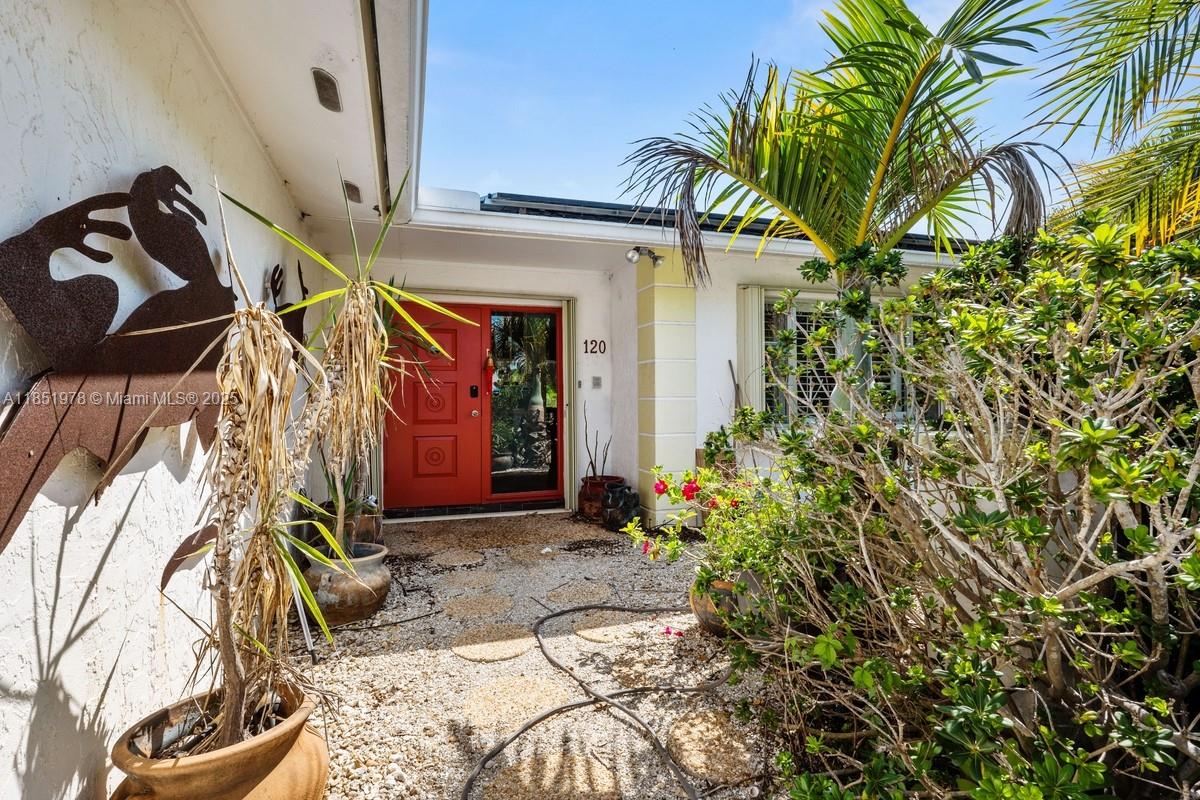 A spacious home waterfront lot near Palm Island. 3Bdrm/2Baths, 2091 sq. ft. with a new metal roof, an oversized 2-car garage & new garage door. Nice open floorplan with split bedrooms and a kitchen that opens up to the family room. Large screened lanai overlooking the private creekfront lot with preserve on the other side. The creek would accomodate kayking & canoeing on Amberjack Creek which eventually leads out to the ICW
