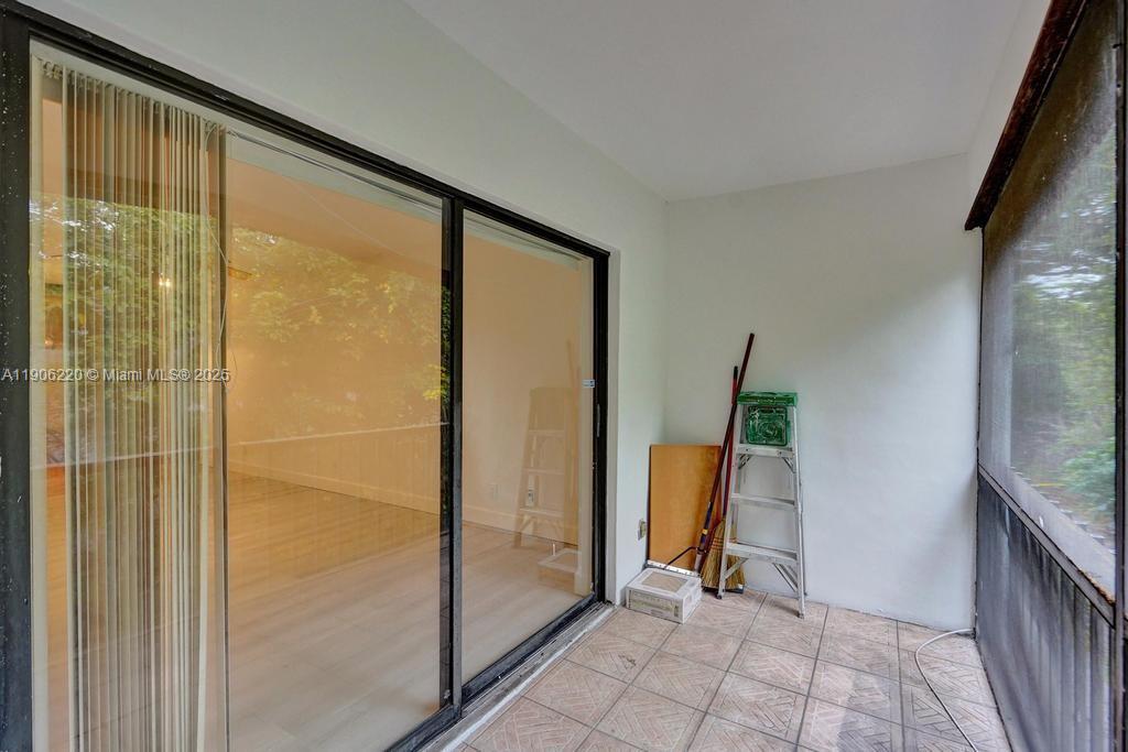 OAKLAND SHORES COND - Residential Lease