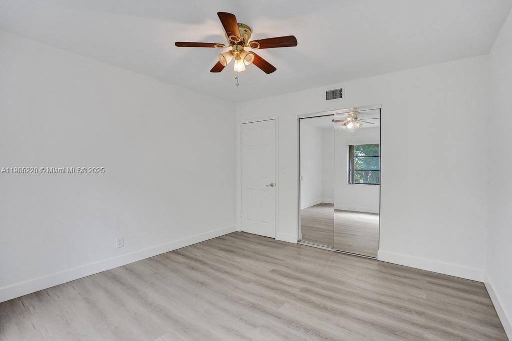 OAKLAND SHORES COND - Residential Lease