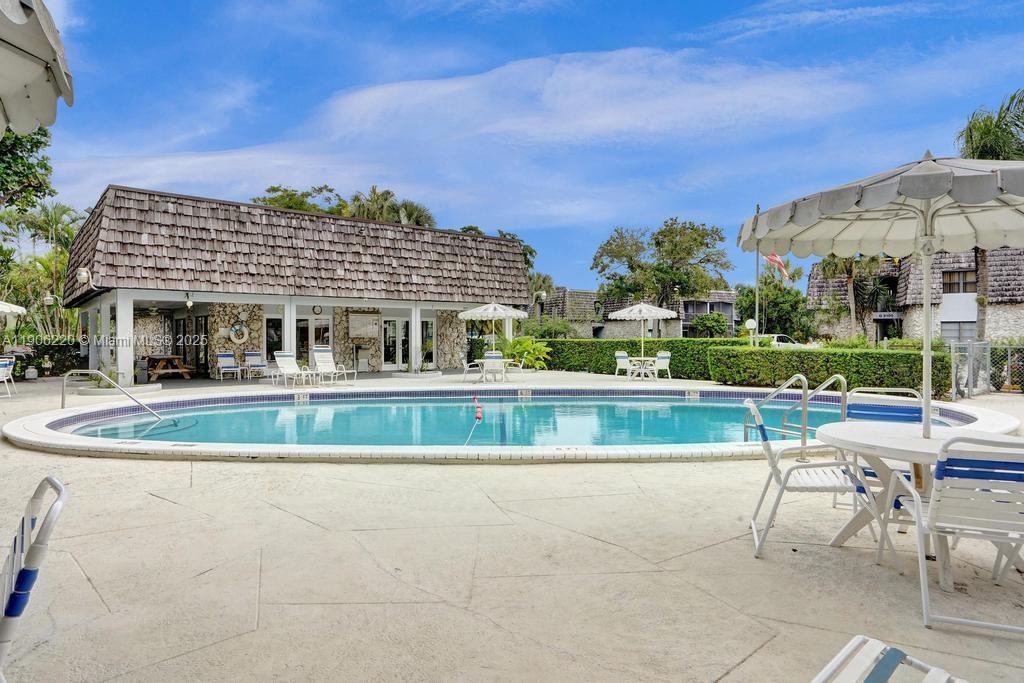 OAKLAND SHORES COND - Residential Lease