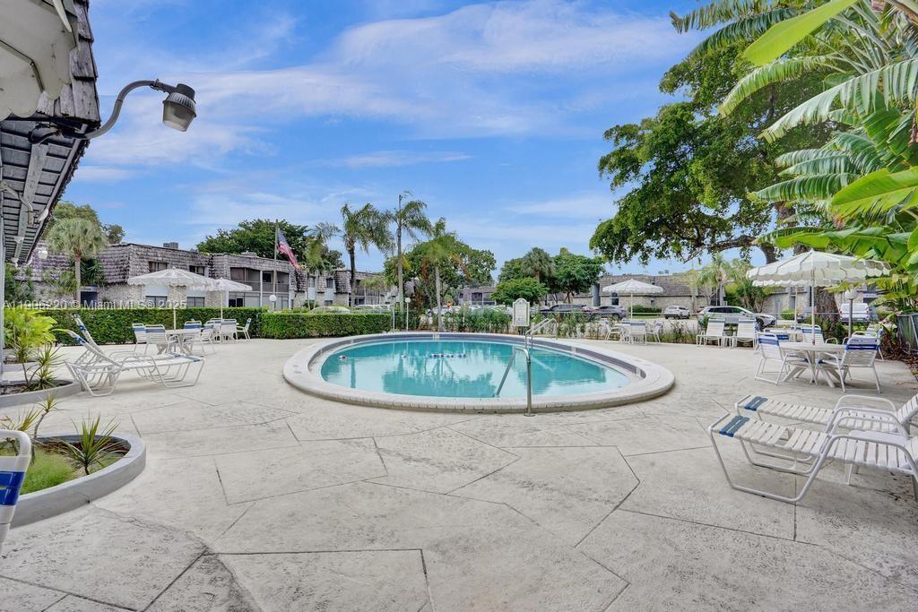 OAKLAND SHORES COND - Residential Lease