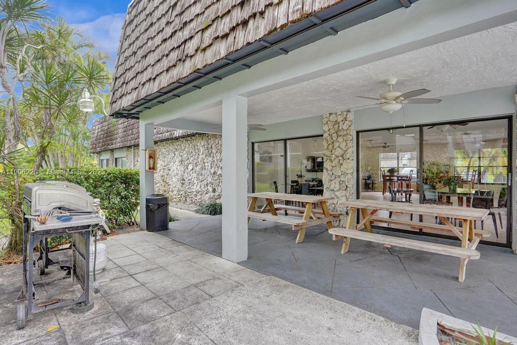 OAKLAND SHORES COND - Residential Lease