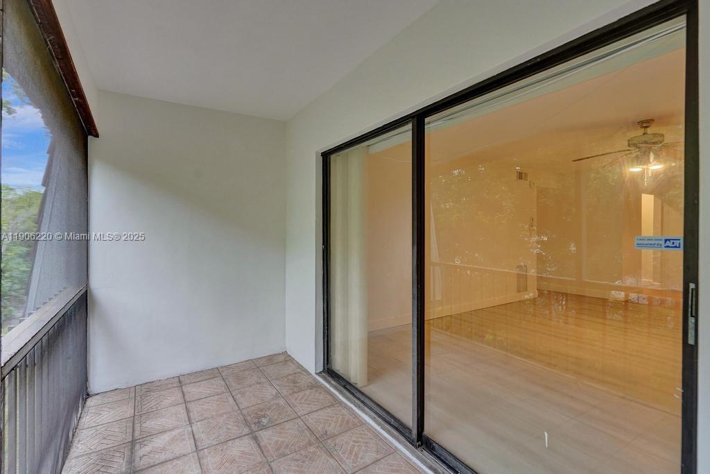 OAKLAND SHORES COND - Residential Lease