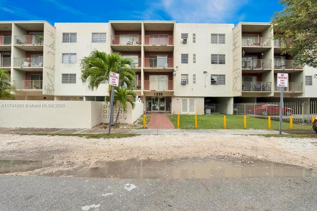 1225 Ne 124th St 42B, North Miami, Miami-Dade County, Florida - 1 Bedrooms  
1 Bathrooms - 
