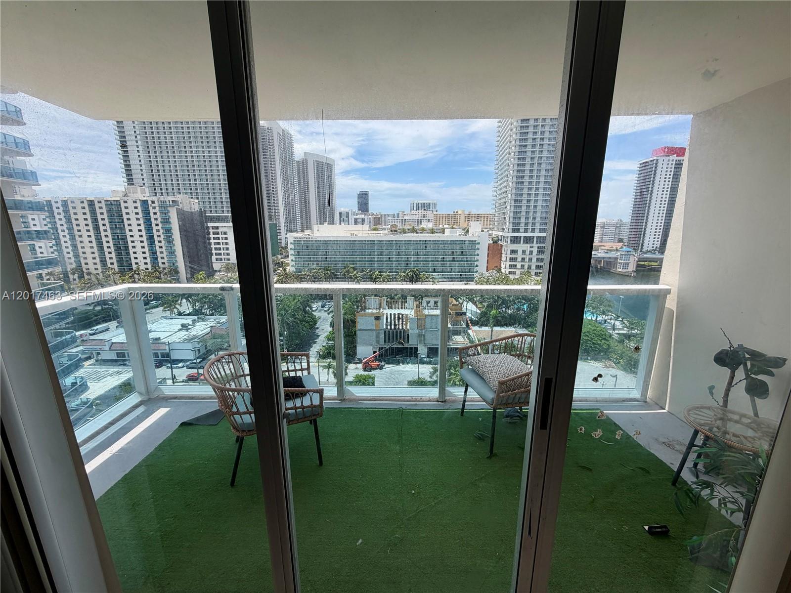HALLMARK OF HOLLYWOOD CON - Residential