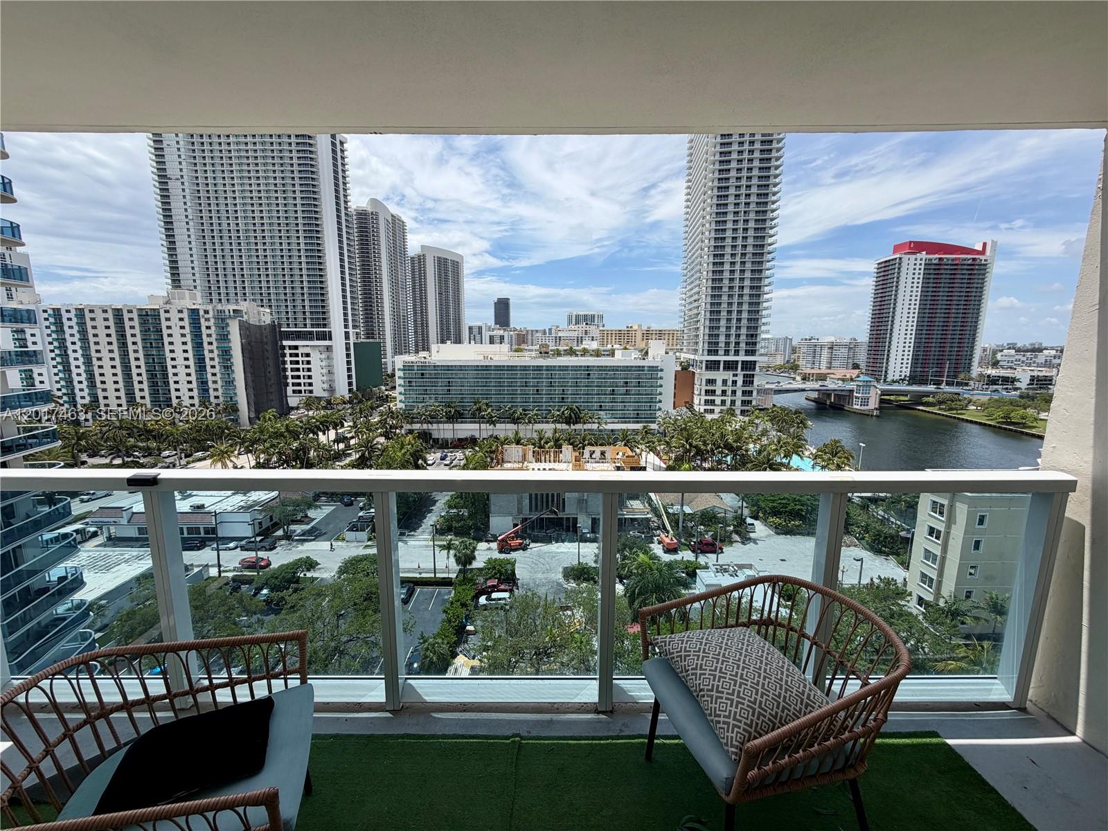 HALLMARK OF HOLLYWOOD CON - Residential