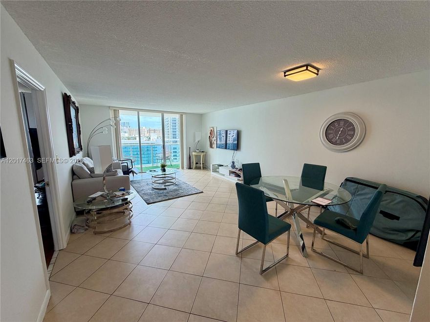 Beautiful spacious 1 bedroom, 1.5 bathroom condo. Enjoy the true South Florida living with beach access just right across from where you live. This spectacular building has 2 rejuvenating saunas, fully equipped gym, heated pool that looks over the intercoastal, poker, ping pong, 24/7 security and a billiards room for gatherings. Close to everything you need, enjoy walking and riding bikes and more. Amazing opportunity for you to enjoy a lifestyle of entertainment ans also relaxation.