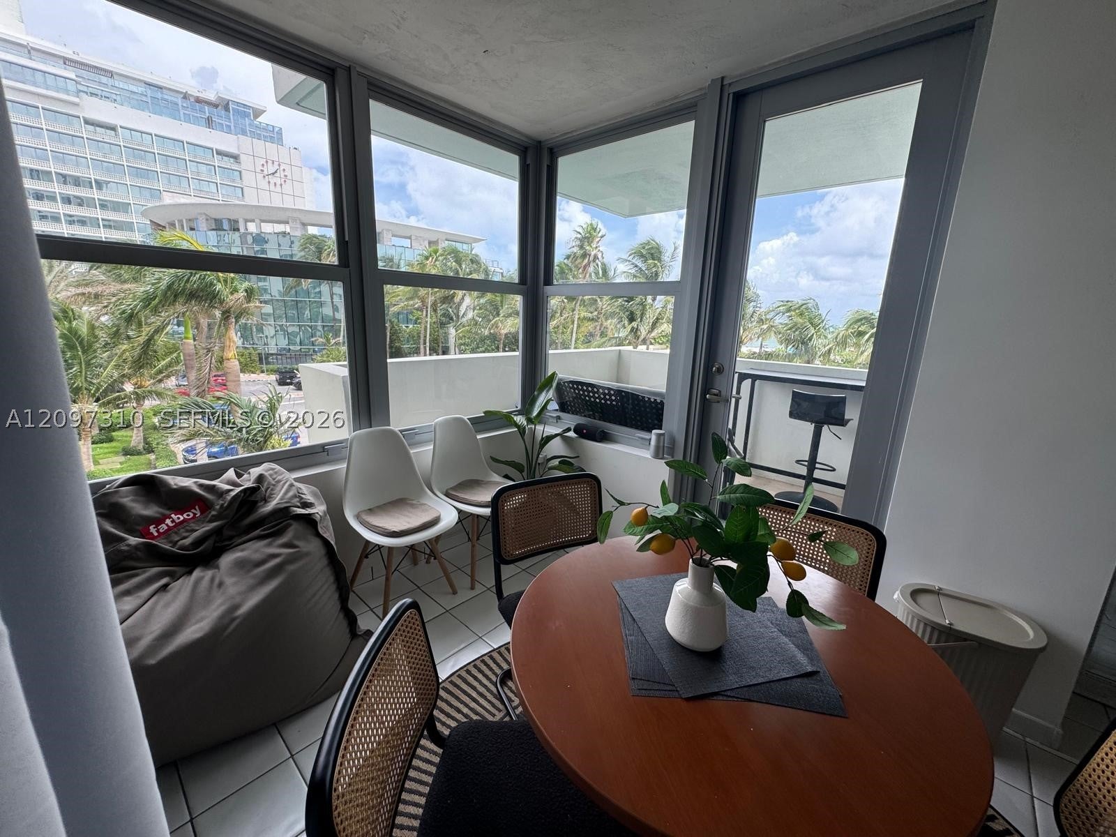 2899 Collins Ave 425
