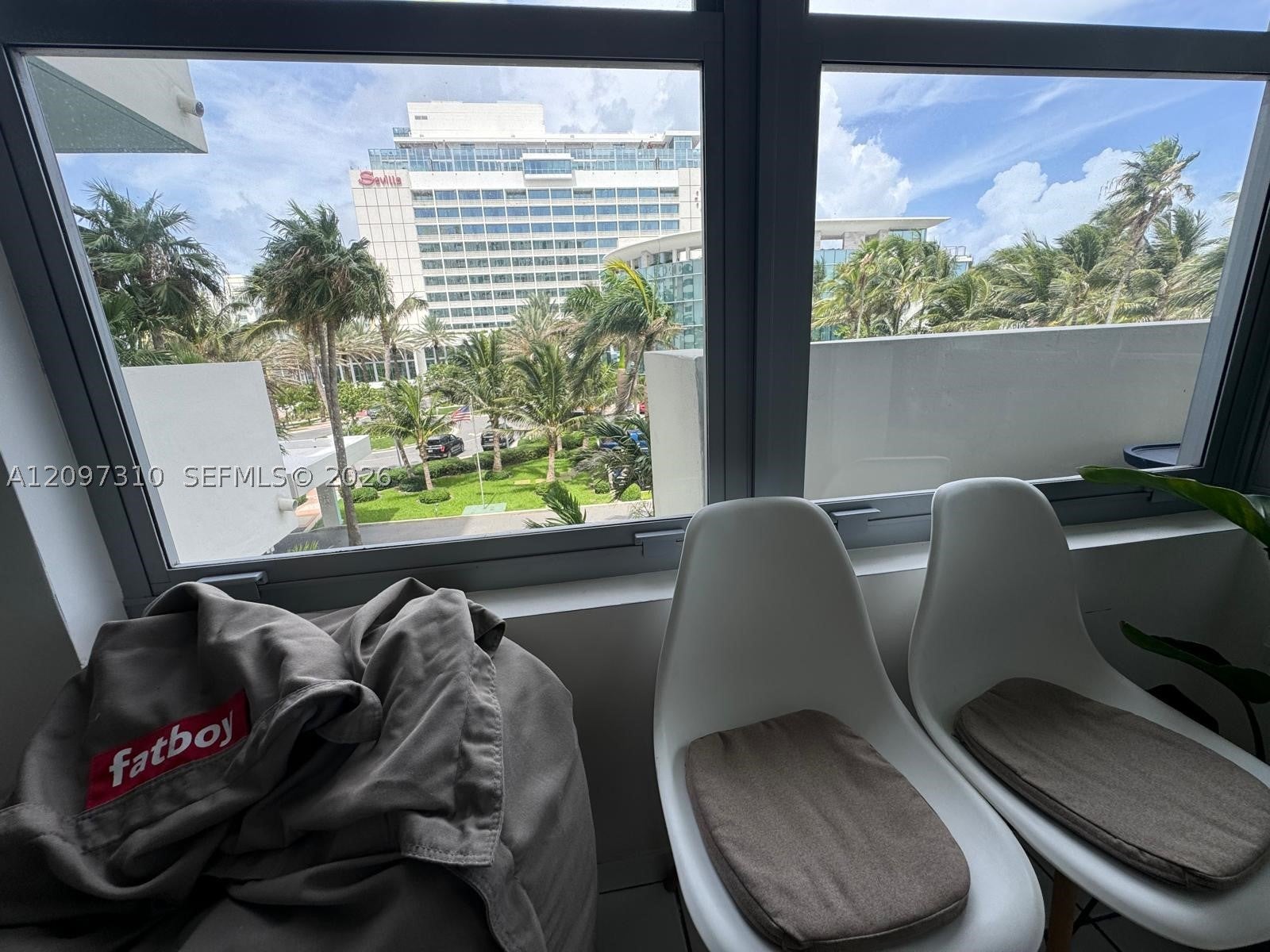 2899 Collins Ave 425