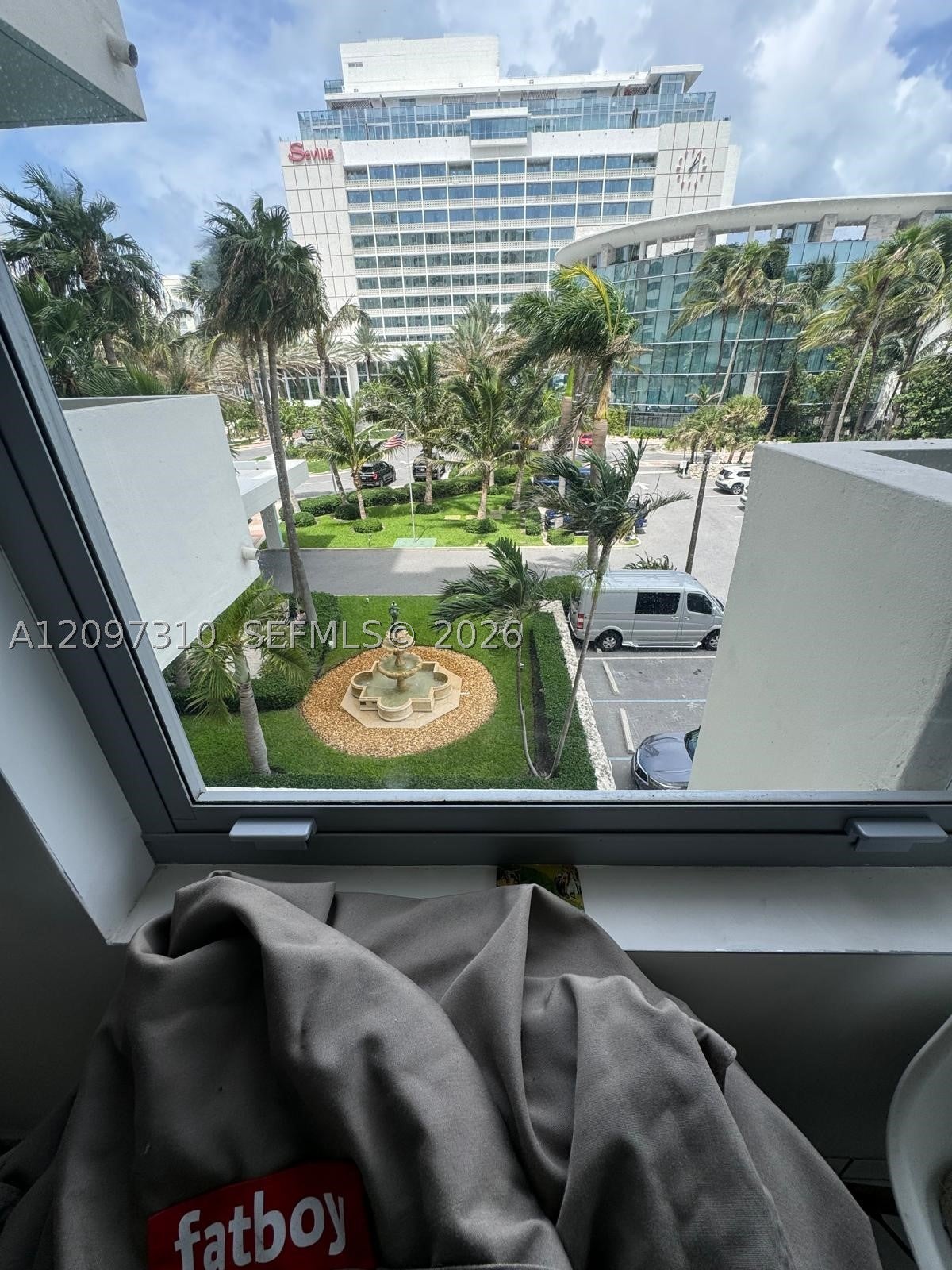 2899 Collins Ave 425