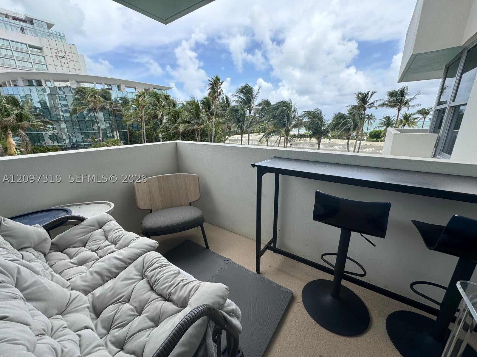 2899 Collins Ave 425