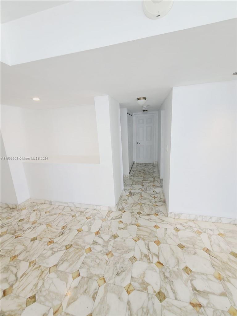 WINSTON TOWER 300 CONDO - Residential Lease