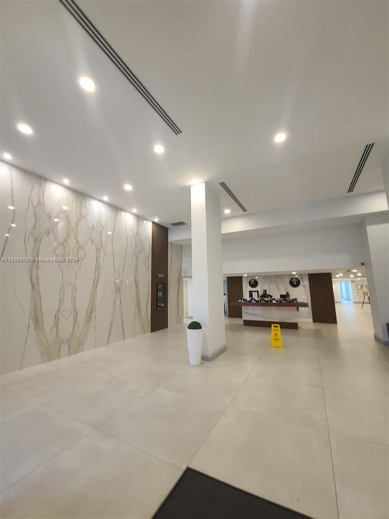 WINSTON TOWER 300 CONDO - Residential Lease