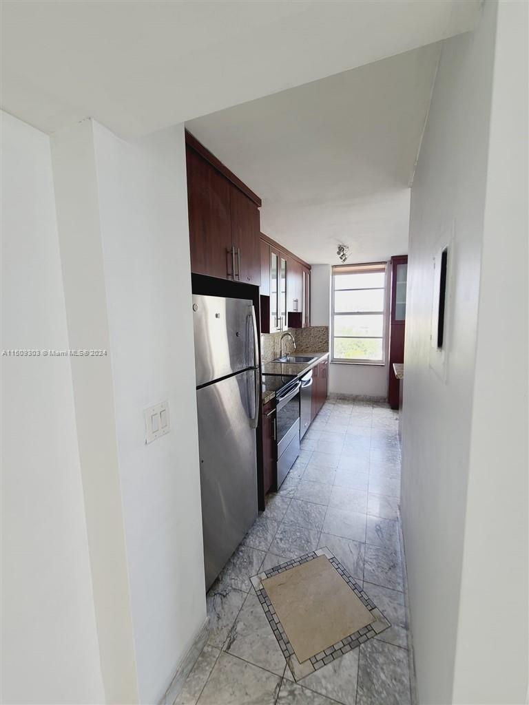 WINSTON TOWER 300 CONDO - Residential Lease