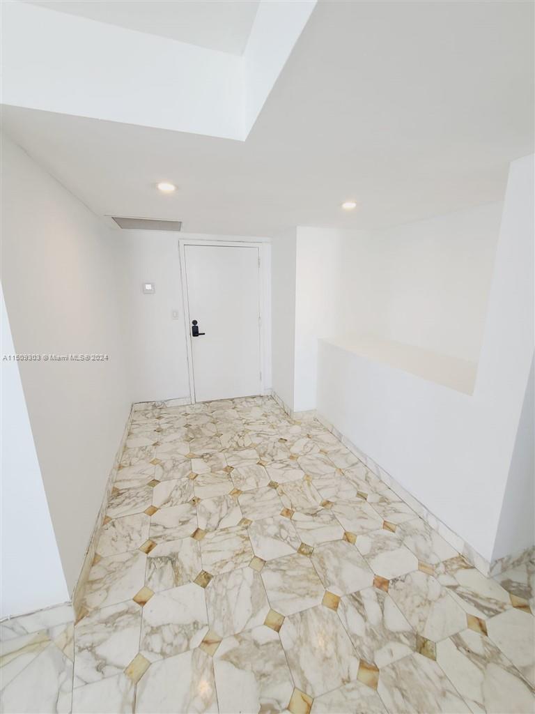 WINSTON TOWER 300 CONDO - Residential Lease