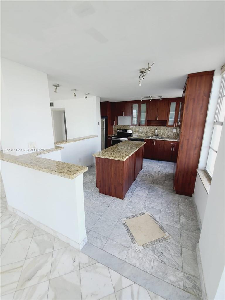 WINSTON TOWER 300 CONDO - Residential Lease