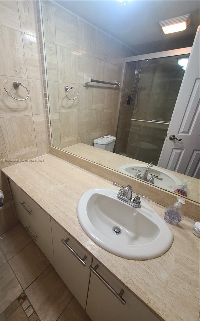 WINSTON TOWER 300 CONDO - Residential Lease