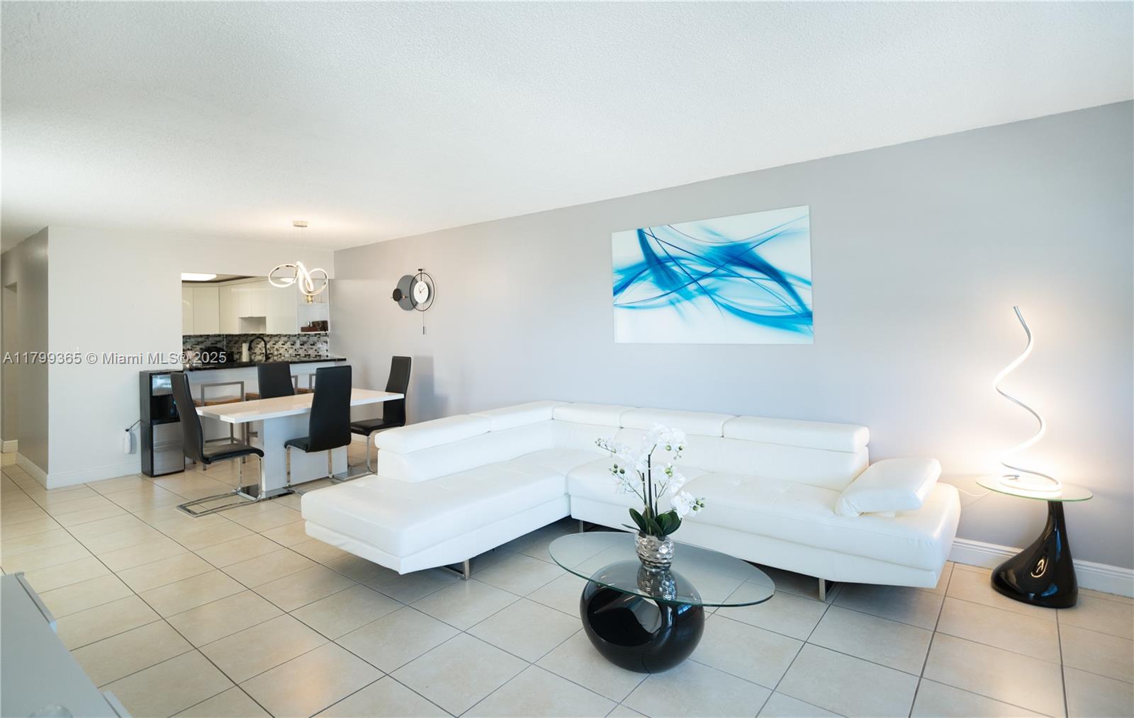6950 Miami Gardens Dr 2-502, Hialeah, Miami-Dade County, Florida - 2 Bedrooms  
1 Bathrooms - 
