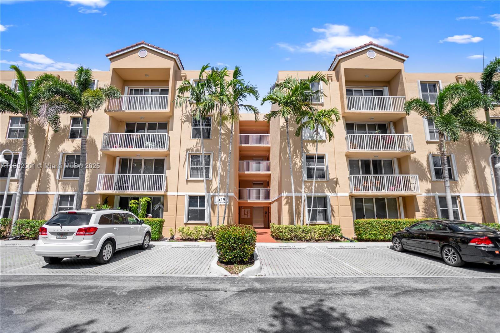 619 E Sheridan St 303, Dania Beach, Miami-Dade County, Florida - 2 Bedrooms  
2 Bathrooms - 