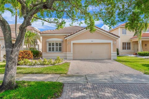 Photo of 1414 Banyan Way, Weston, FL 33327 (MLS # A12050007)