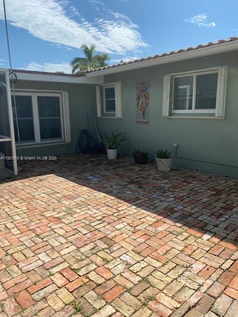 HOLLYWOOD HILLS - Residential Lease