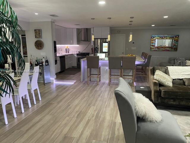 HOLLYWOOD HILLS - Residential Lease