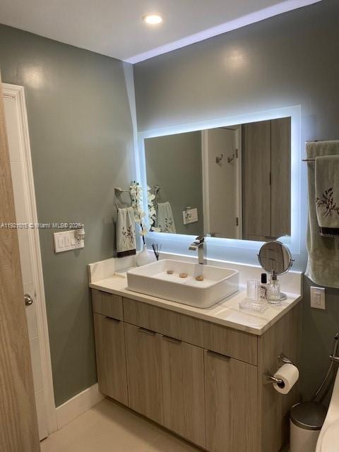 HOLLYWOOD HILLS - Residential Lease