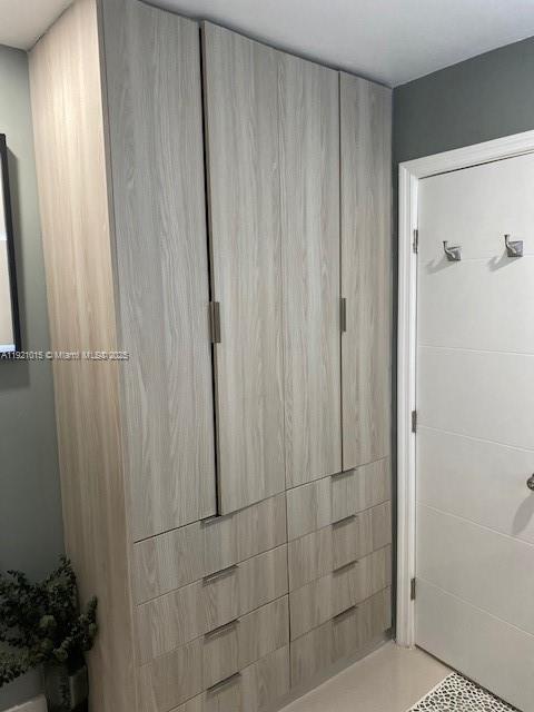 HOLLYWOOD HILLS - Residential Lease