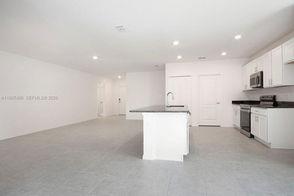 Photo of 811 SE Seahouse Dr, Port St Lucie, FL 34983 (MLS # A11937490)