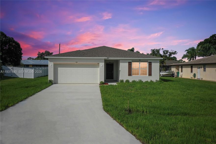 Beautiful like-new home in Port St. Lucie’s Riverview community! Built in 2022, this 4 BD | 2 BA single family home lives large with 1,834 SQFT of open living space. The split floor plan offers privacy, and the upgraded kitchen opens to the living and family rooms—perfect for entertaining. Tile floors throughout. Big lot (10,000 sq ft) with front & backyard space for relaxing or hosting guests. Includes a 2-car garage + hurricane panels. Call today to schedule a private tour!