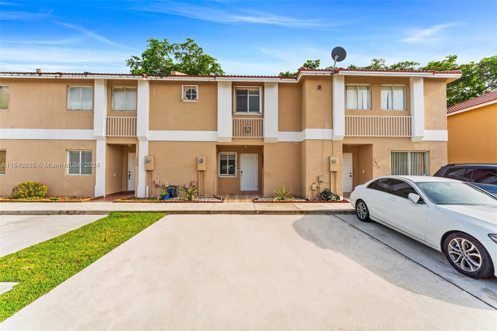 View Miami, FL 33177 townhome