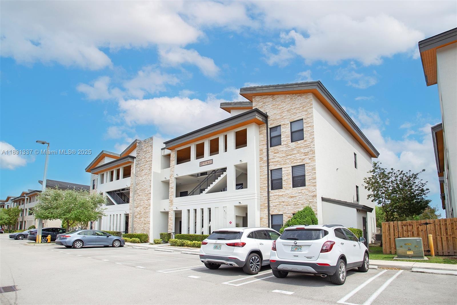 APEX AT PARK CENTRAL COND - Residential