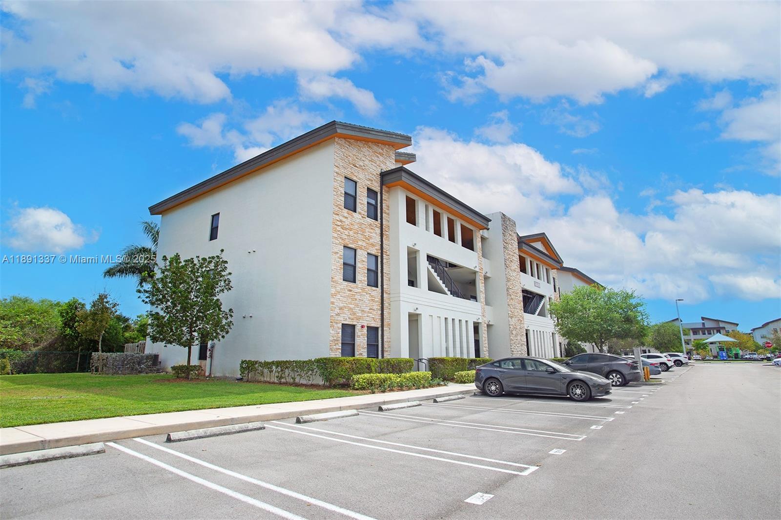 APEX AT PARK CENTRAL COND - Residential