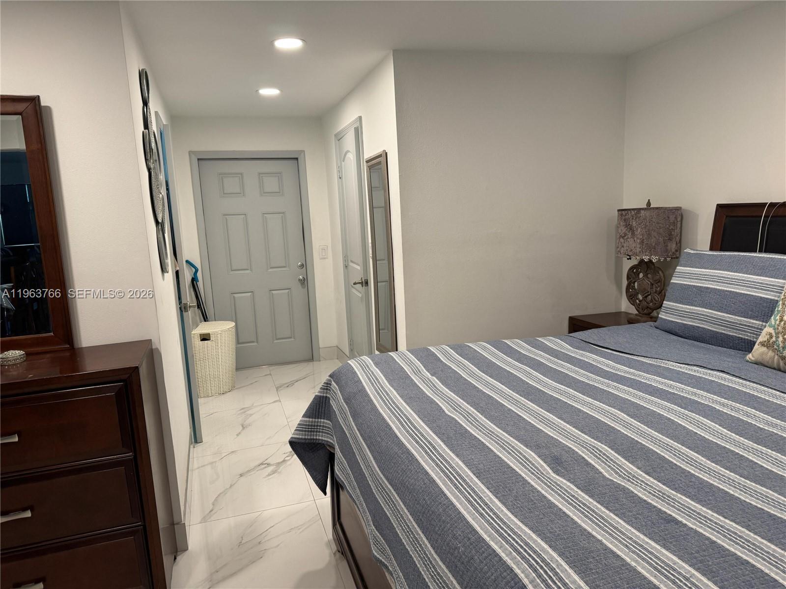 HOLLYWOOD PARK - Residential