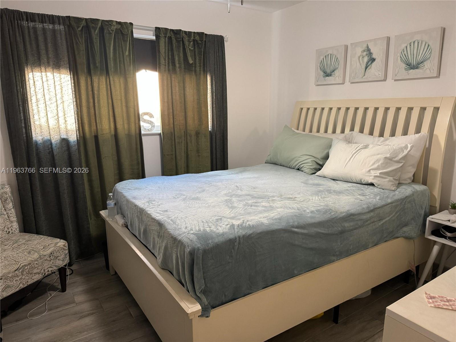 HOLLYWOOD PARK - Residential