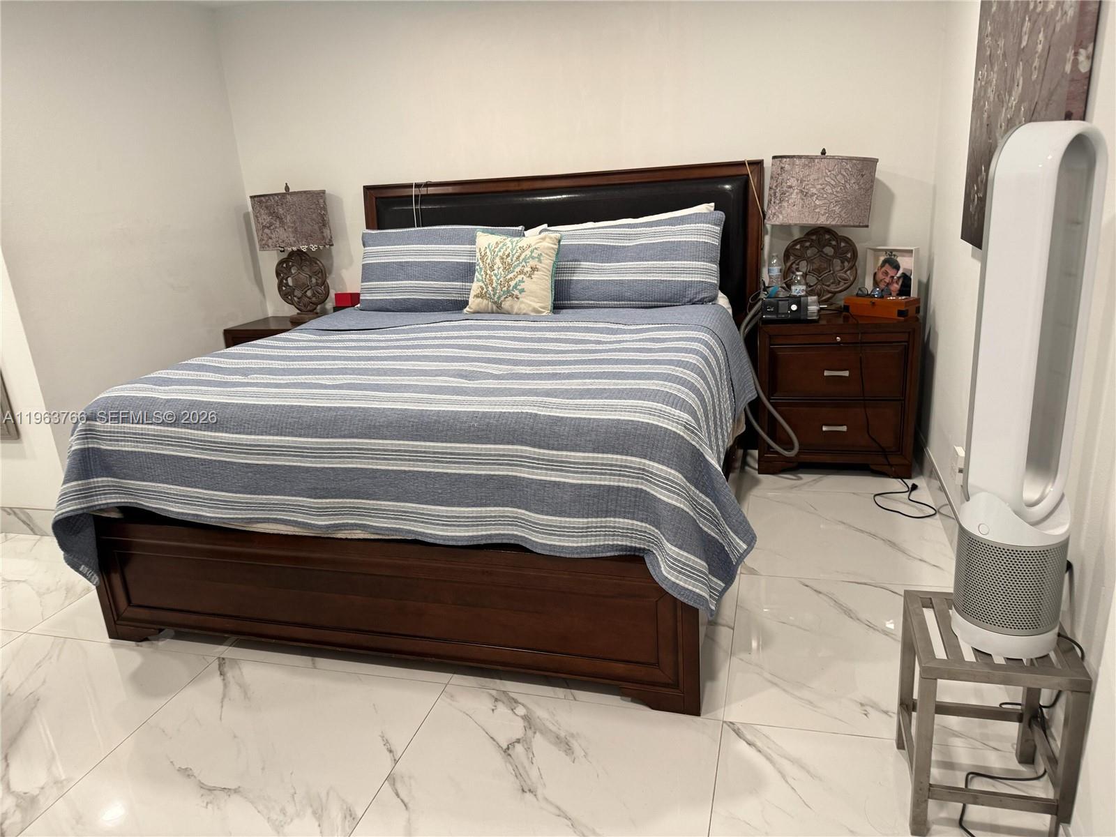 HOLLYWOOD PARK - Residential