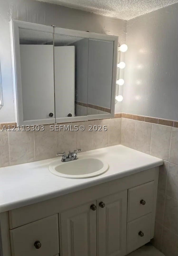 Undisclosed Address #A12113303, Lauderdale Lakes FL 33313