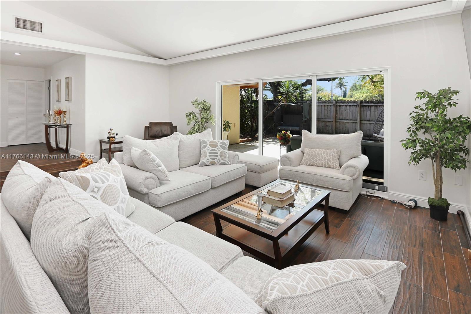 19915 Ne 10th Place Way, Miami, Broward County, Florida - 2 Bedrooms  
3 Bathrooms - 