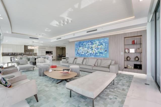 17475 Collins Ave 602