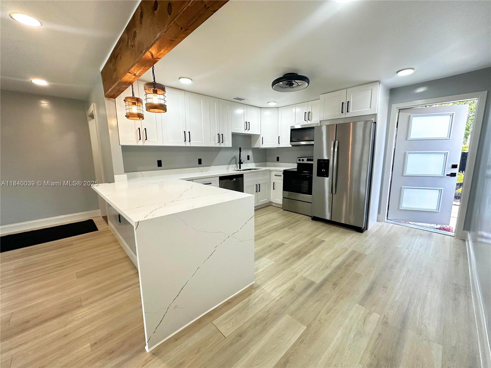 245 SW 6th St