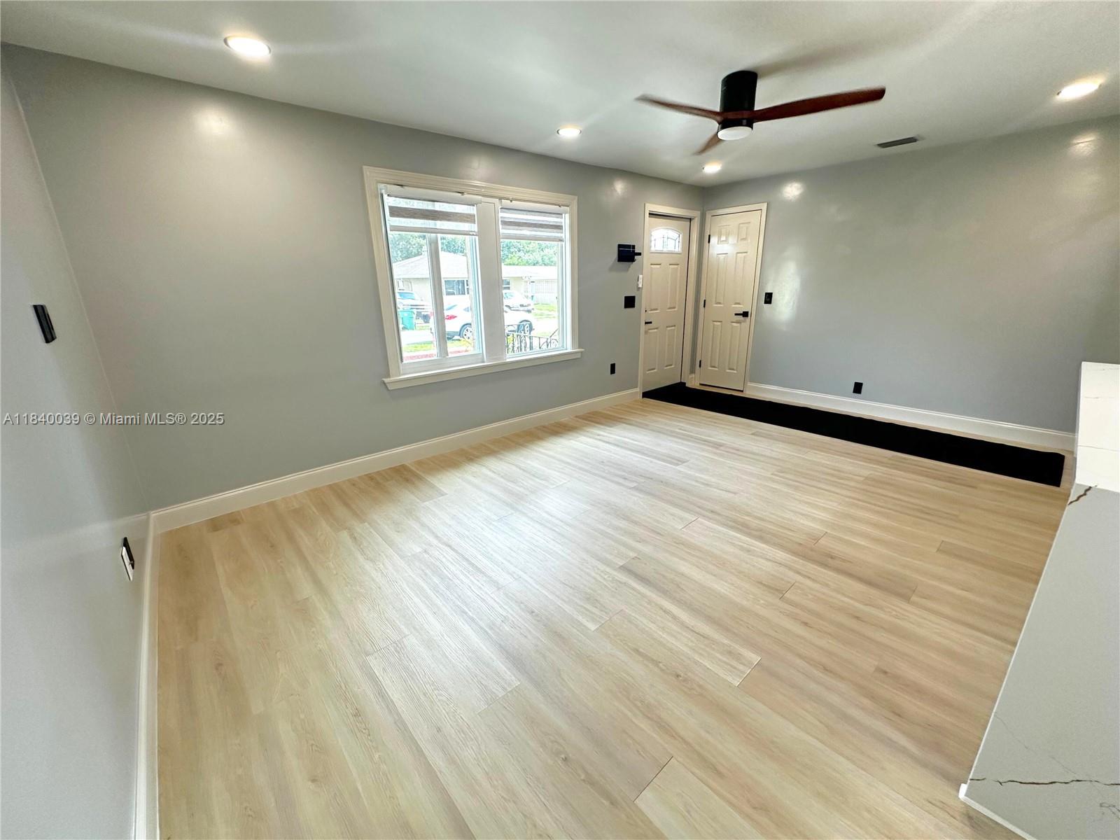 245 SW 6th St