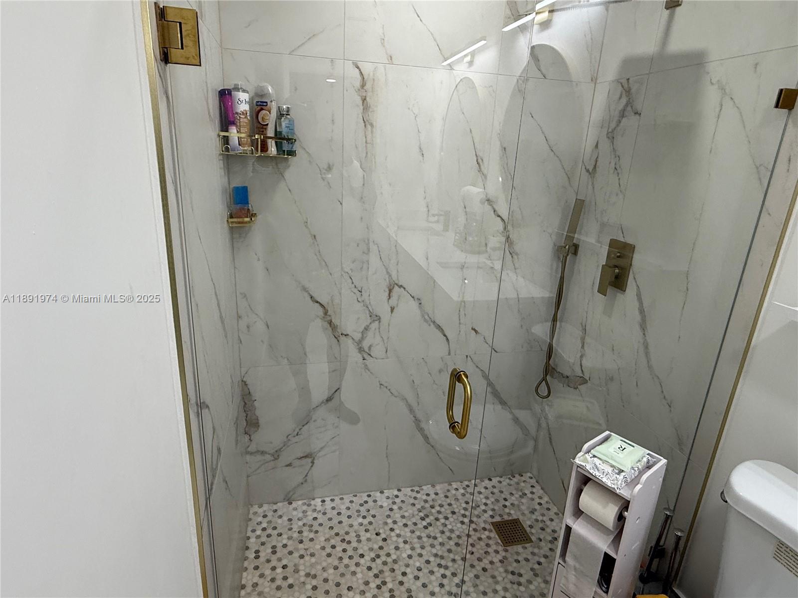 WHISPER WALK SEC C CONDO - Residential