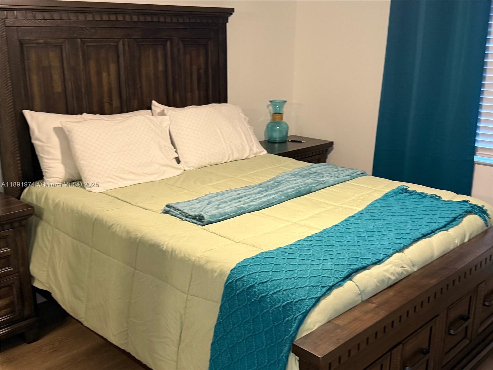 WHISPER WALK SEC C CONDO - Residential