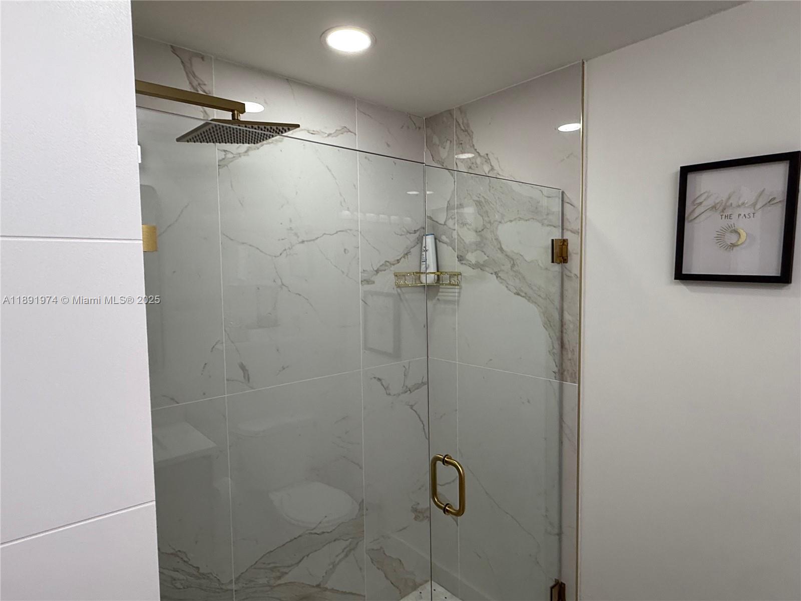 WHISPER WALK SEC C CONDO - Residential
