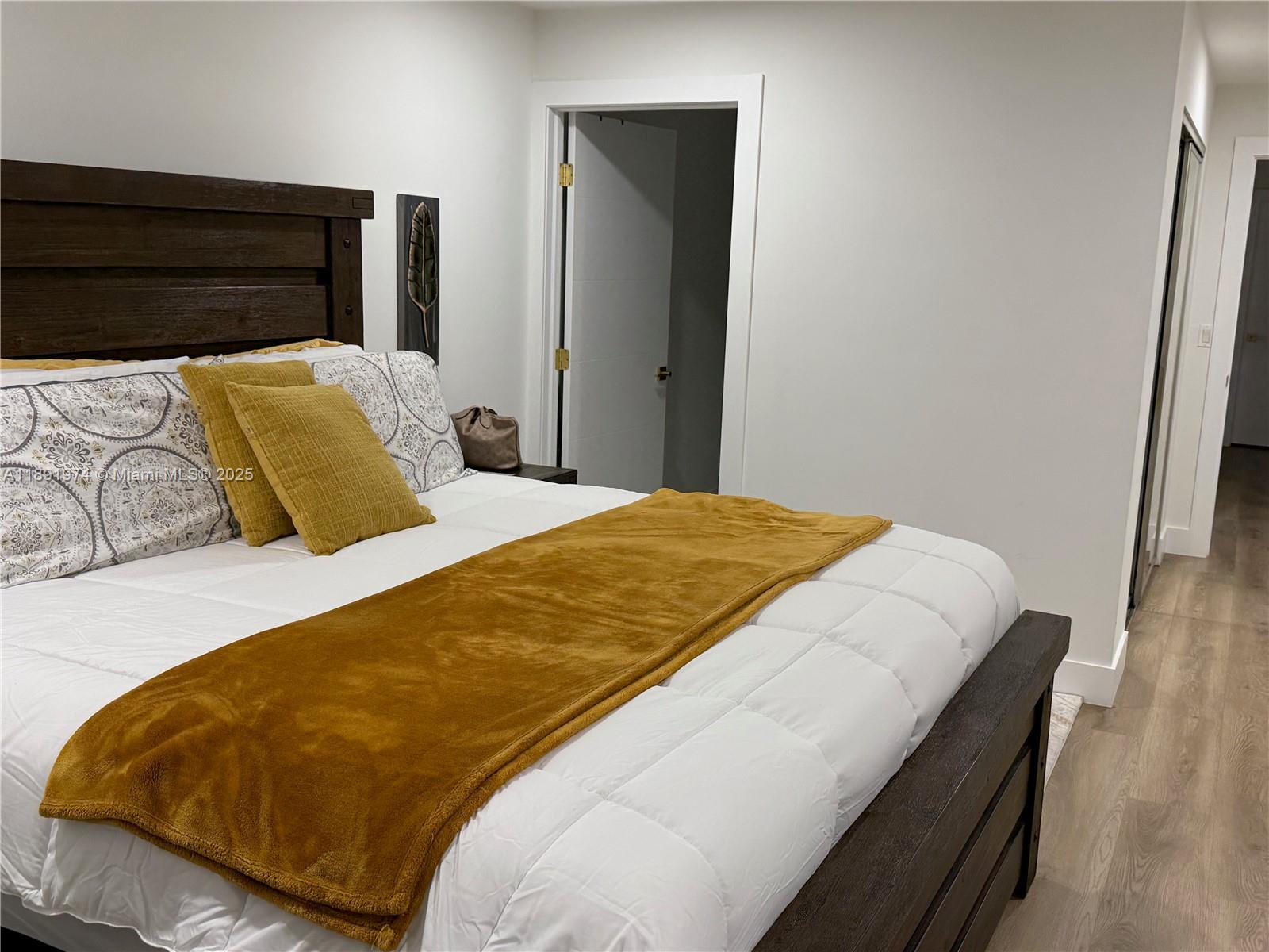 WHISPER WALK SEC C CONDO - Residential
