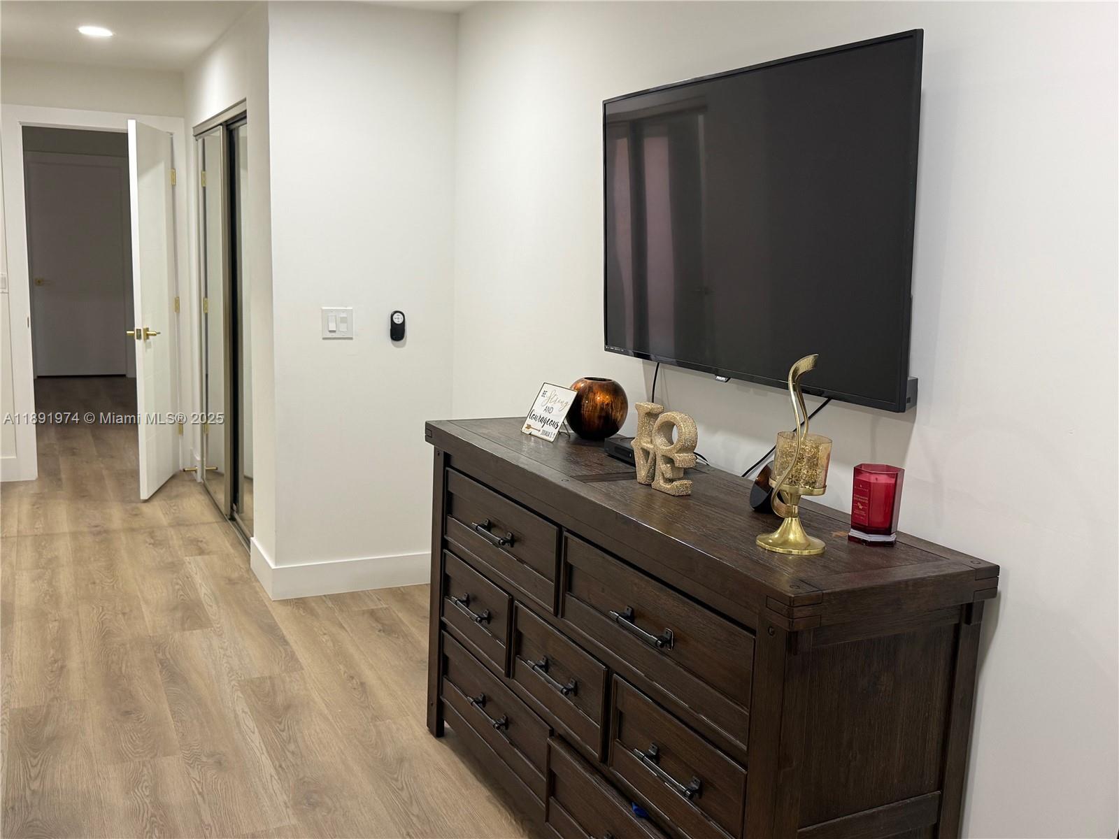 WHISPER WALK SEC C CONDO - Residential