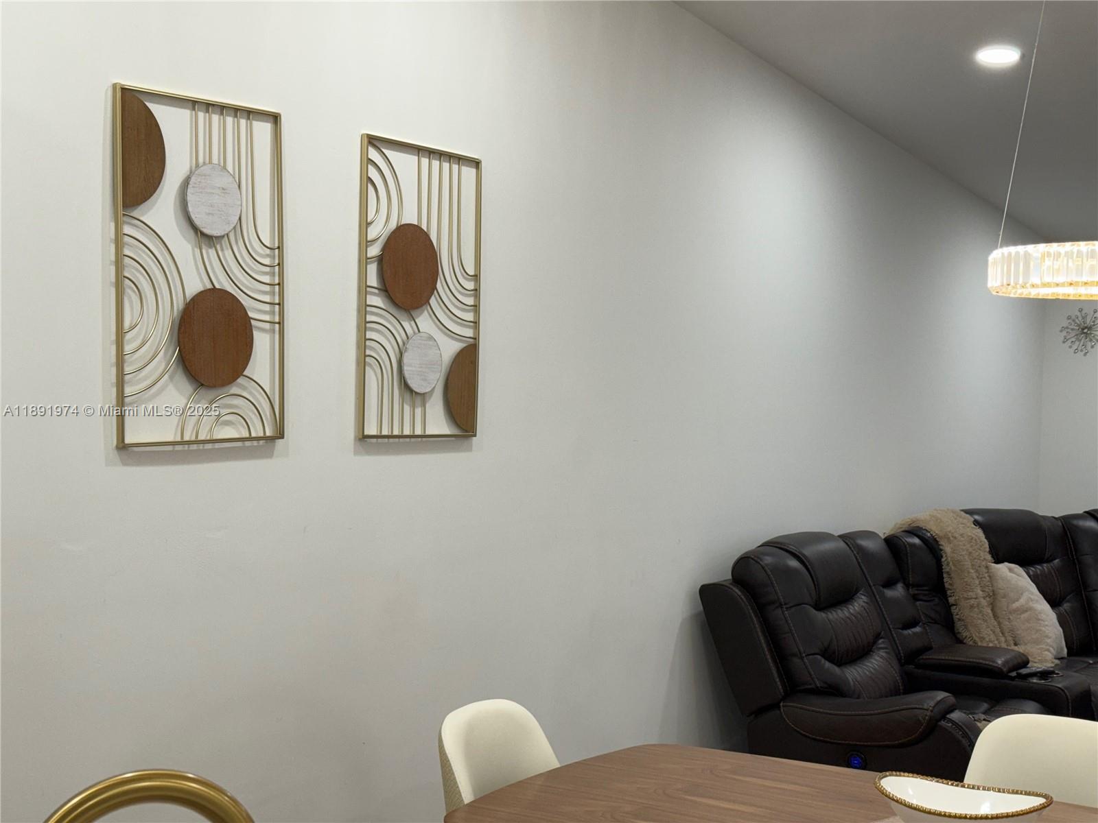 WHISPER WALK SEC C CONDO - Residential